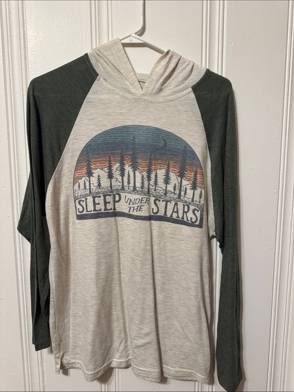 Women’s Hooded Raglan Tee - 'Sleep Under the Stars' Graphic - Cream & Dark Green